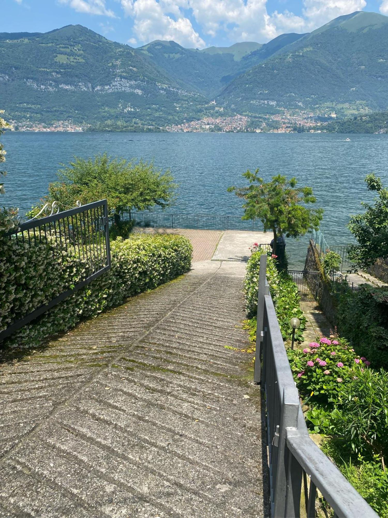 Peonia Apartment - Appartamento Vista Lago Lezzeno Exterior photo